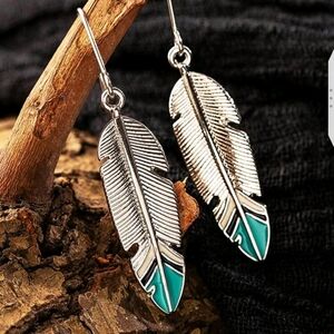 ✨3 FOR $28✨🆕 SILVER TONE & TURQUOISE COLOUR FEATHER DROP EARRINGS